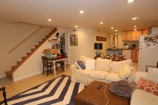 2137 N Sheffield Ave, Unit G07C in Chicago, IL - Building Photo