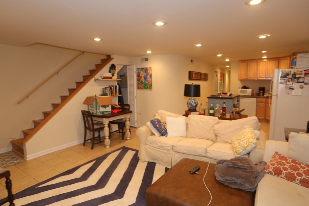 2137 N Sheffield Ave, Unit G07C in Chicago, IL - Building Photo