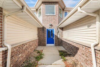 838 N Thompson Dr, Unit 2 in Madison, WI - Building Photo - Building Photo