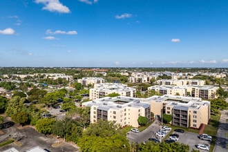 Somerset Grove in Lauderdale Lakes, FL - Building Photo - Building Photo