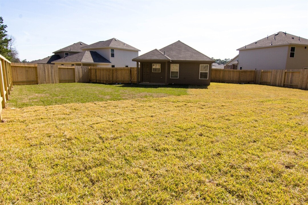 456 Upper Creek Dr in Willis, TX - Building Photo