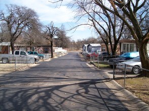 WESTERN SKIES MOBILE HOME PARK in Choctaw, OK - Building Photo - Building Photo