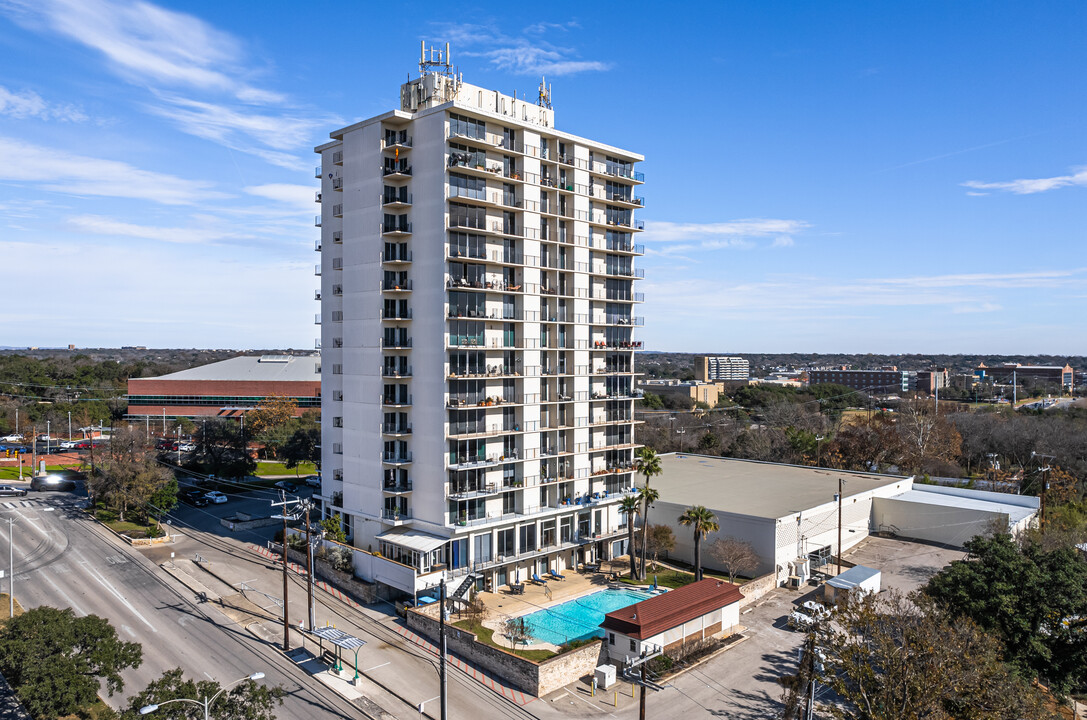 Olmos Tower in San Antonio, TX - Building Photo