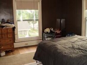 821 Tremont St, Unit Apartment 2 in Cedar Falls, IA - Foto de edificio - Building Photo