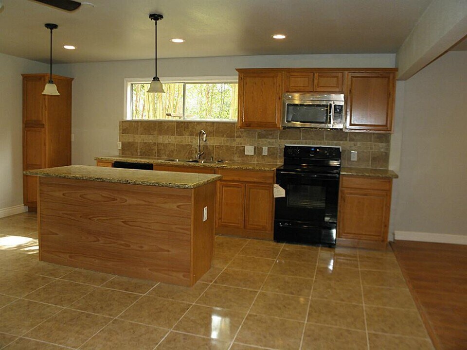 5910 Leon St in Houston, TX - Building Photo