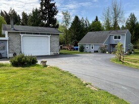 14628 Lawrence Lake Rd SE in Yelm, WA - Building Photo