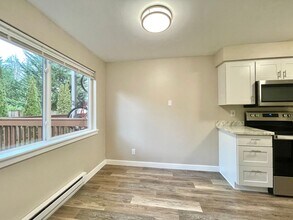 17310 NE 45th St in Redmond, WA - Building Photo - Building Photo