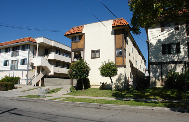 805 E Chestnut St in Glendale, CA - Building Photo - Building Photo