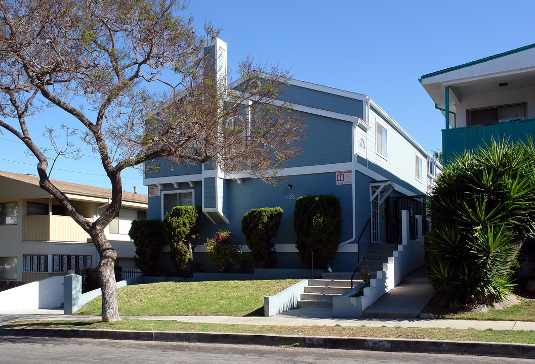 123 W 64th Pl in Inglewood, CA - Foto de edificio