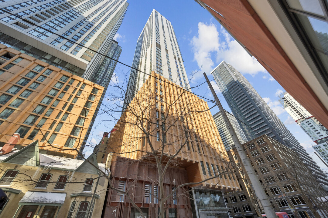 28 Widmer St in Toronto, ON - Building Photo
