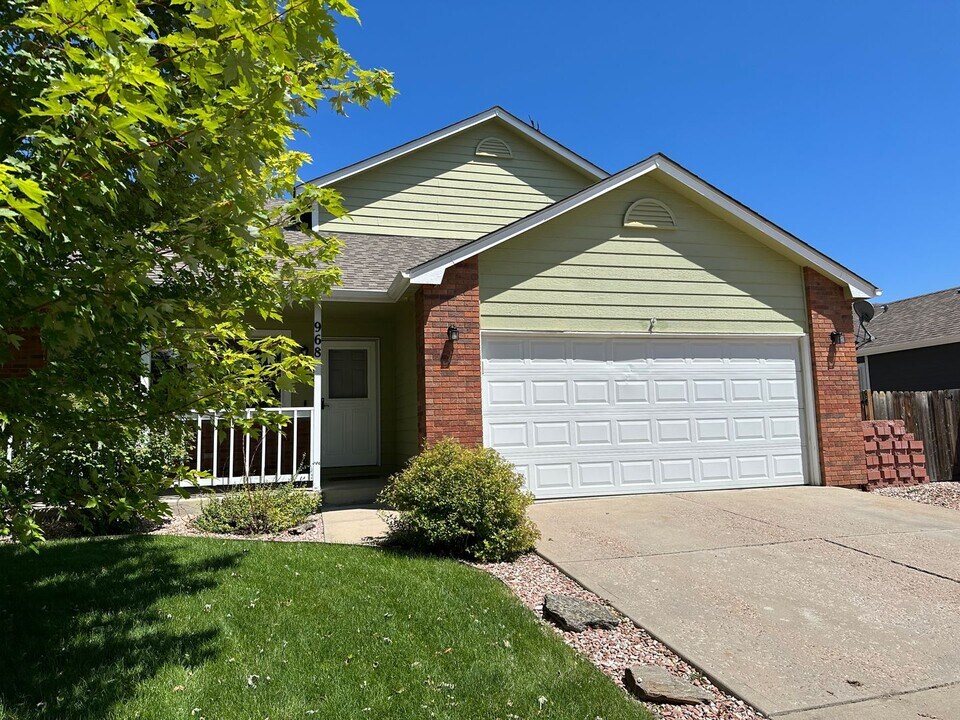 968 Eagle Dr in Loveland, CO - Building Photo