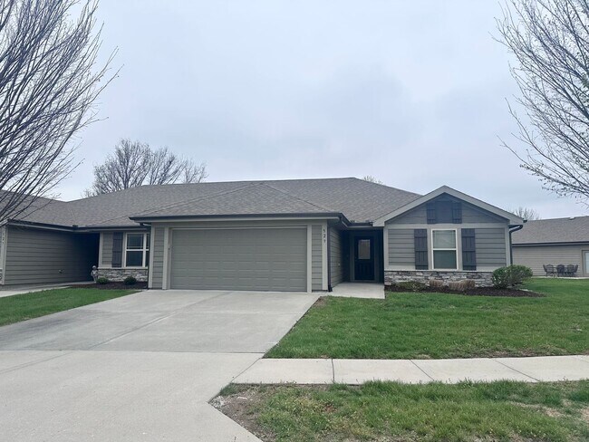 529 SE Maple Dr in Blue Springs, MO - Building Photo - Building Photo