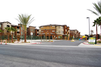 Boulder Pointe in Henderson, NV - Building Photo - Building Photo