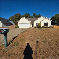 109 Silverberry Ct in Raeford, NC - Building Photo