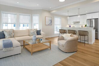 440 Heights Rd in Darien, CT - Building Photo - Building Photo