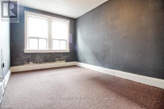 2001 Yonge St in Toronto, ON - Building Photo - Building Photo