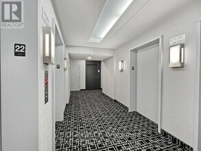223-2223 Webb Dr in Mississauga, ON - Building Photo - Building Photo