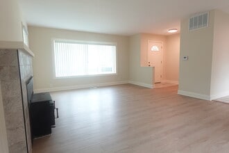 3743 Country Club Ave in Gurnee, IL - Building Photo - Building Photo
