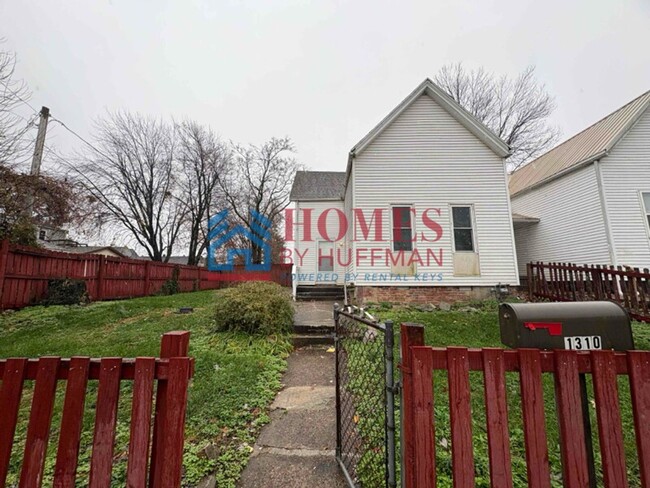 property at 1310 W Delaware St