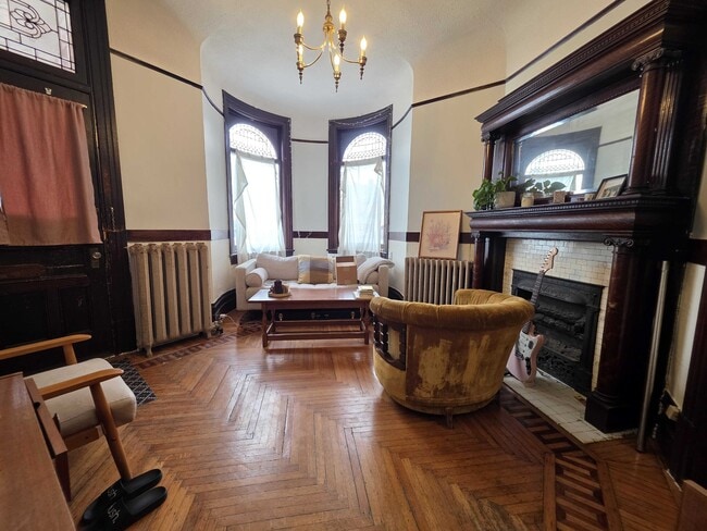 102 Wellington St in Kingston, ON - Building Photo - Building Photo