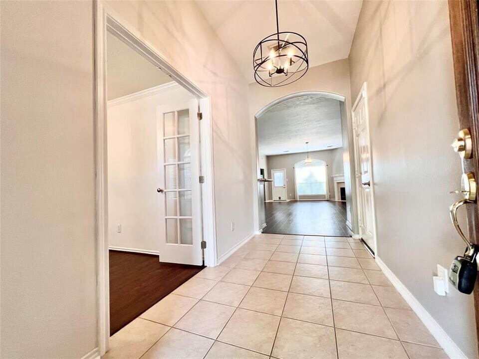 67 N Merryweather Cir in Conroe, TX - Building Photo