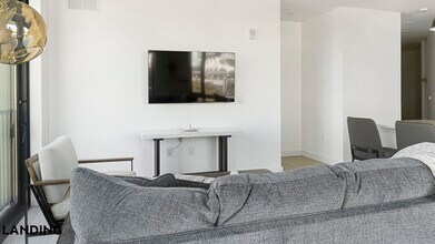 1007 S Mint St, Unit 909 in Charlotte, NC - Building Photo - Building Photo