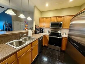 636 Grandview Ct, Unit 636 in Iowa City, IA - Building Photo - Building Photo