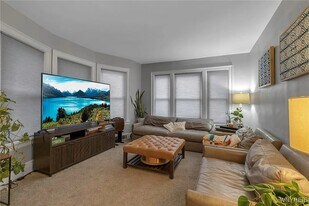 580 Potomac Ave, Unit 3 in Buffalo, NY - Building Photo