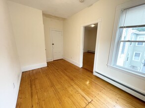 2 Folsom Ave, Unit 3 in Boston, MA - Building Photo - Building Photo