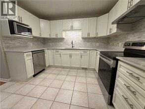 226 Scott Rd in Cambridge, ON - Building Photo - Building Photo