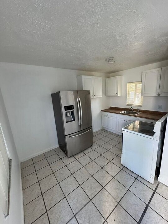 920 N Haverhill Rd in Haverhill, FL - Building Photo