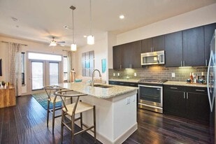 Midtown on the Rail in Houston, TX - Building Photo