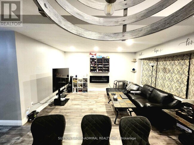 602 Dean Ave in Oshawa, ON - Building Photo - Building Photo