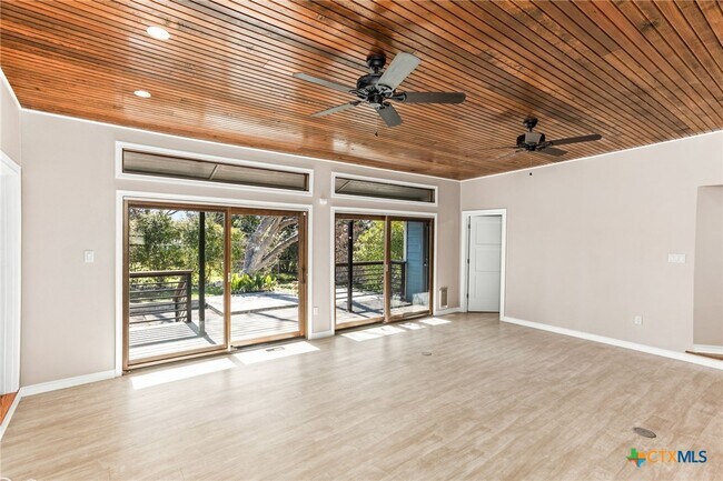 260 S Hickory Ave in New Braunfels, TX - Building Photo - Building Photo