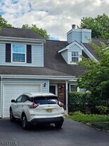 223 Coldspring Ct in Franklin Township, NJ - Building Photo