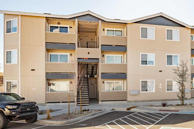 15 Gentry Way in Reno, NV - Foto de edificio - Building Photo