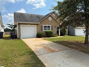 145 Chandler Fields Dr in Covington, GA - Foto de edificio - Building Photo