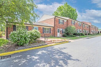 319 Blair Ct in Louisville, KY - Building Photo - Building Photo