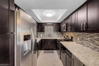 103 Teryl Rd in Naples, FL - Foto de edificio - Building Photo