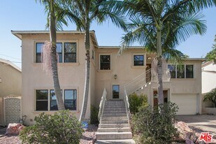 5667 Heatherdale Dr in Los Angeles, CA - Building Photo