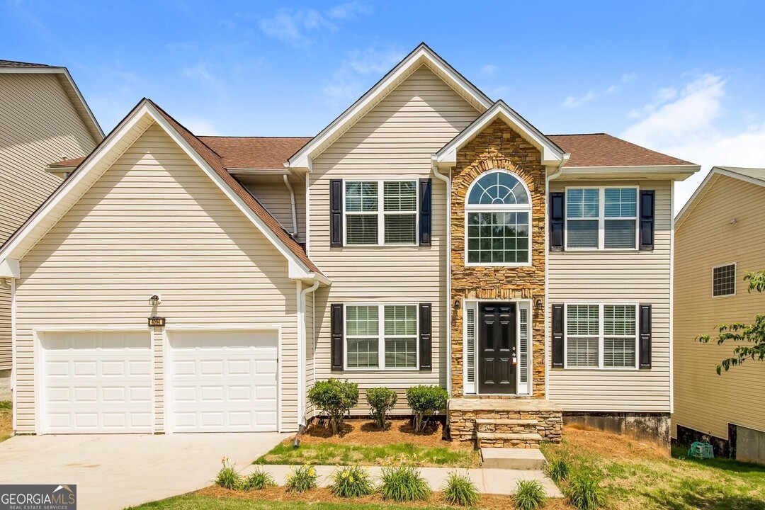 4094 Sitka Dr in Douglasville, GA - Building Photo