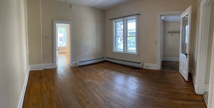 24 Loomis St in Burlington, VT - Foto de edificio - Building Photo