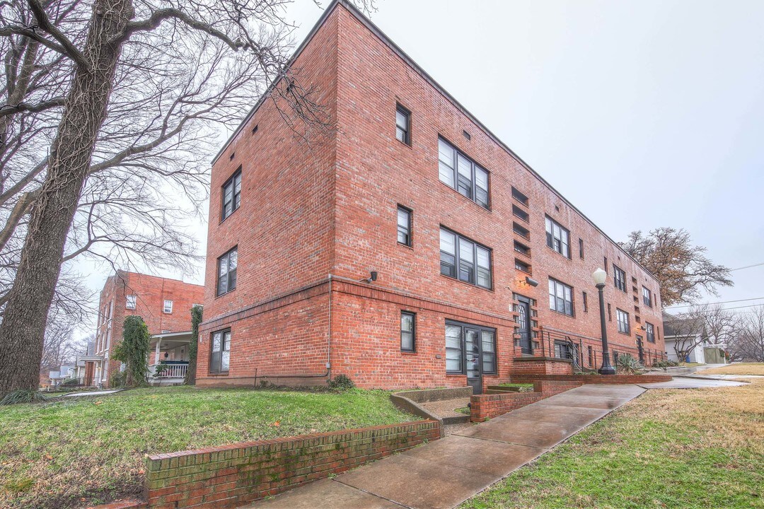 1520 E 17th St in Tulsa, OK - Building Photo