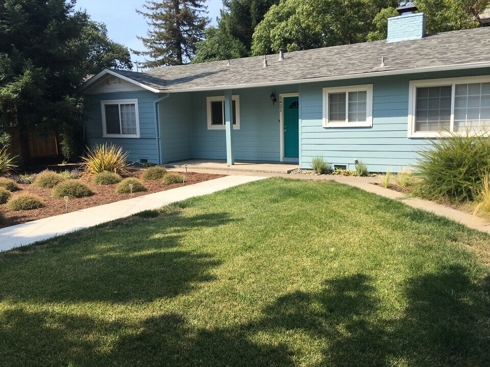 1421 N Cherry St in Chico, CA - Foto de edificio