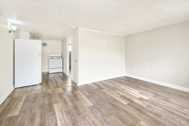 Fay Street Apartments in Winchester, VA - Building Photo - Interior Photo