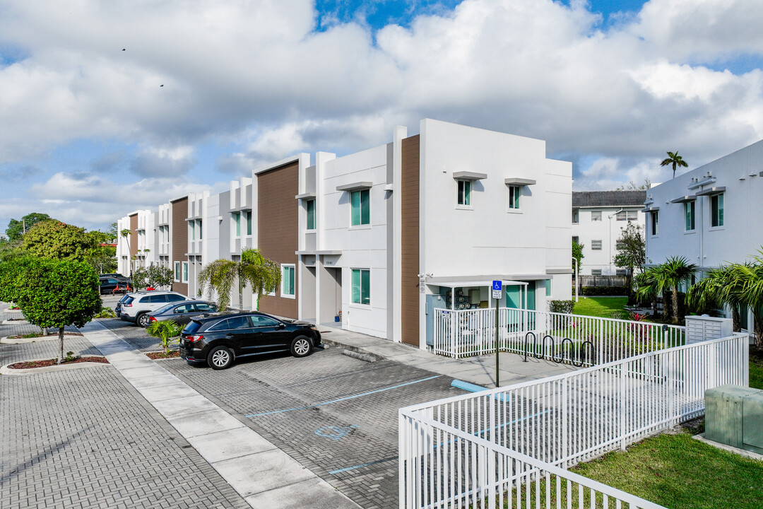 East of 5th Townhomes in North Miami, FL - Building Photo