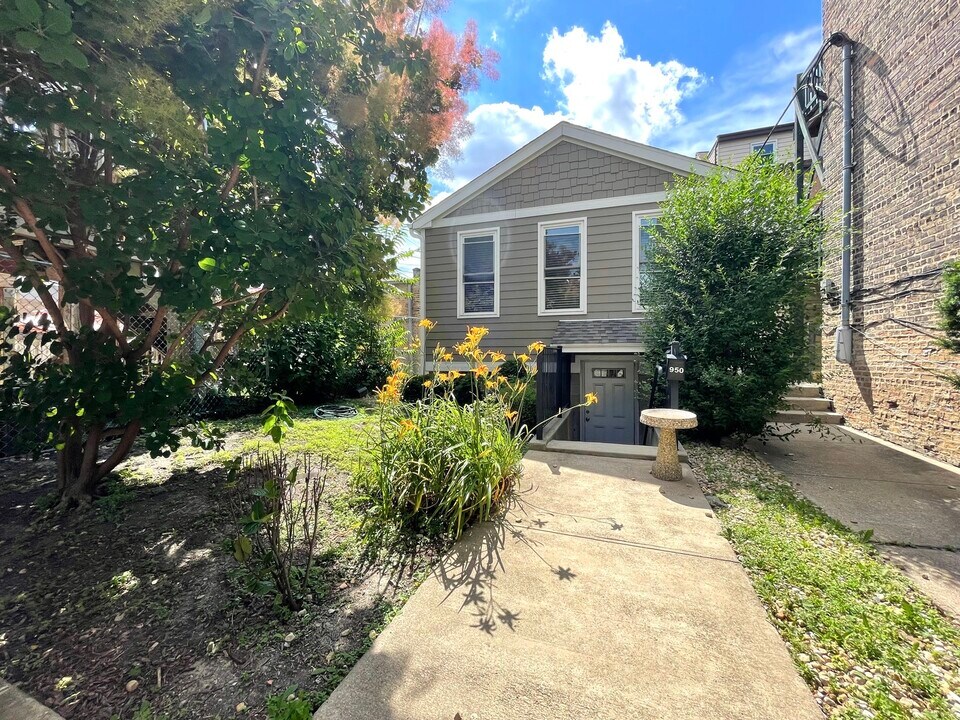 950 N Noble St in Chicago, IL - Building Photo