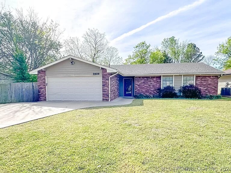 2906 W 63rd St S in Tulsa, OK - Building Photo