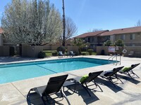 Ridgeview Village Apartments in Palmdale, CA - Foto de edificio - Building Photo