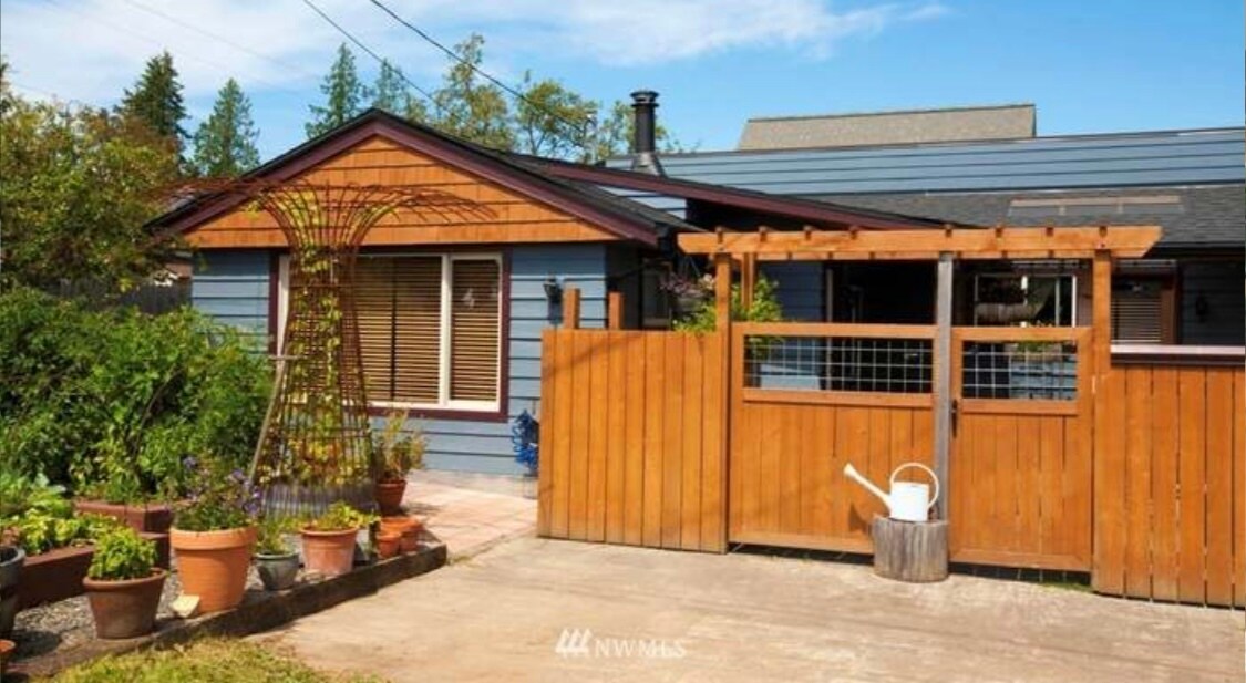 1000 W Indiana St in Bellingham, WA - Building Photo